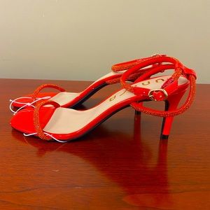 NWT Unisa  Women's Unglyn Rhinestone Ankle Strap Sandal in Red Sz 7